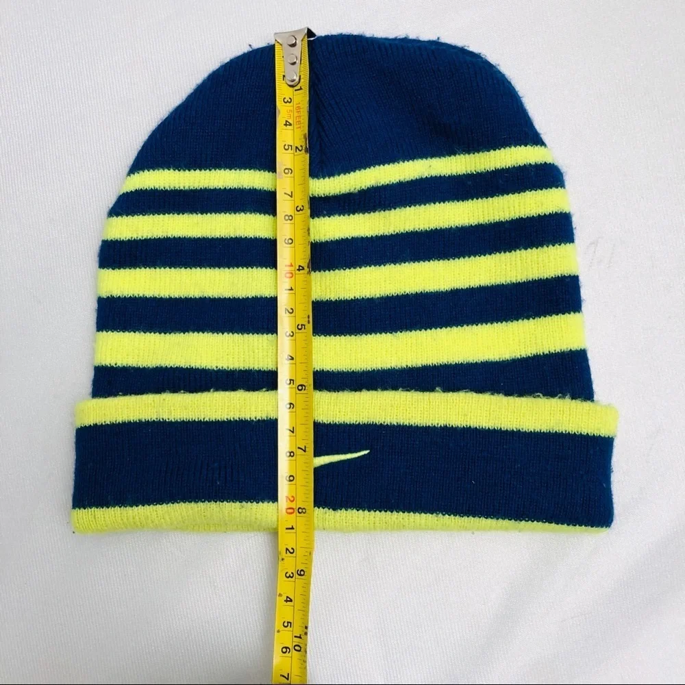 Nike dark blue and neon yellow unisex knit beanie hat 8-20